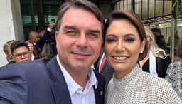 Flávio Bolsonaro nega ter maltratado Michelle e pede desculpas 