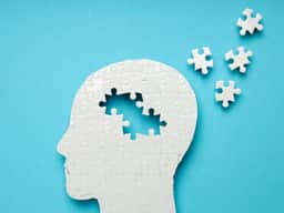 Medicamento para Alzheimer em estágio inicial começa a ser vendido no Brasil