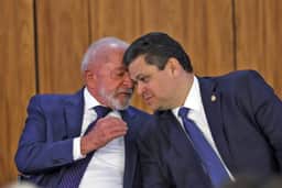 Com Alcolumbre, Lula vai ao Amapá e visita navio-sonda na Margem Equatorial  