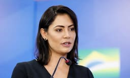 Michelle Bolsonaro garante foco na saúde de Bolsonaro e refuta política
