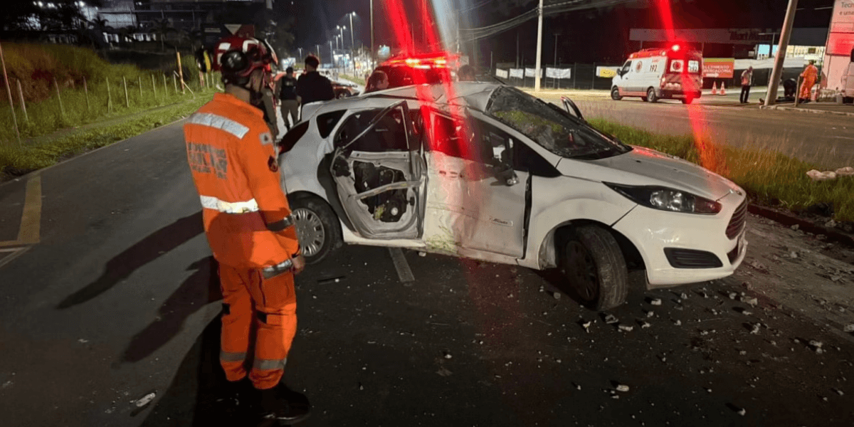 Acidente na madrugada de sexta (10/4) em Juiz de Fora - Foto: Divulgação/CBMMG