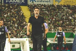 Eduardo Domínguez celebra evolução do Atlético