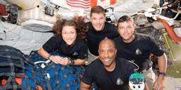 Astronautas da Artemis II voltam à Terra 