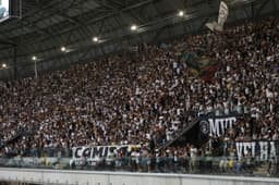 Torcedores recebem Atlético com festa em Santos