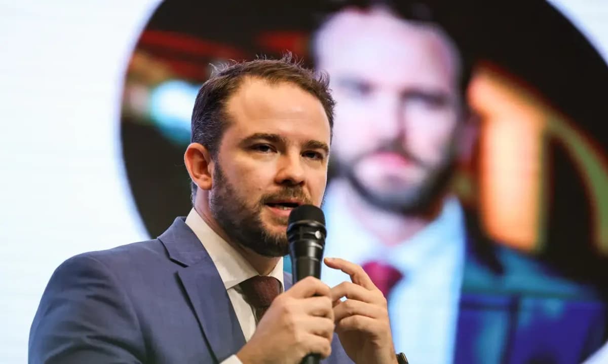 FGTS terá saque limitado a 20% para quitar dívidas, diz ministro