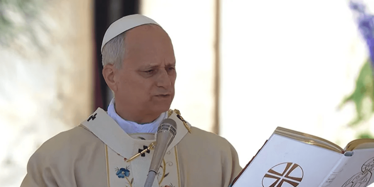 Papa responde a Trump e defende a paz após ser chamado de "fraco"