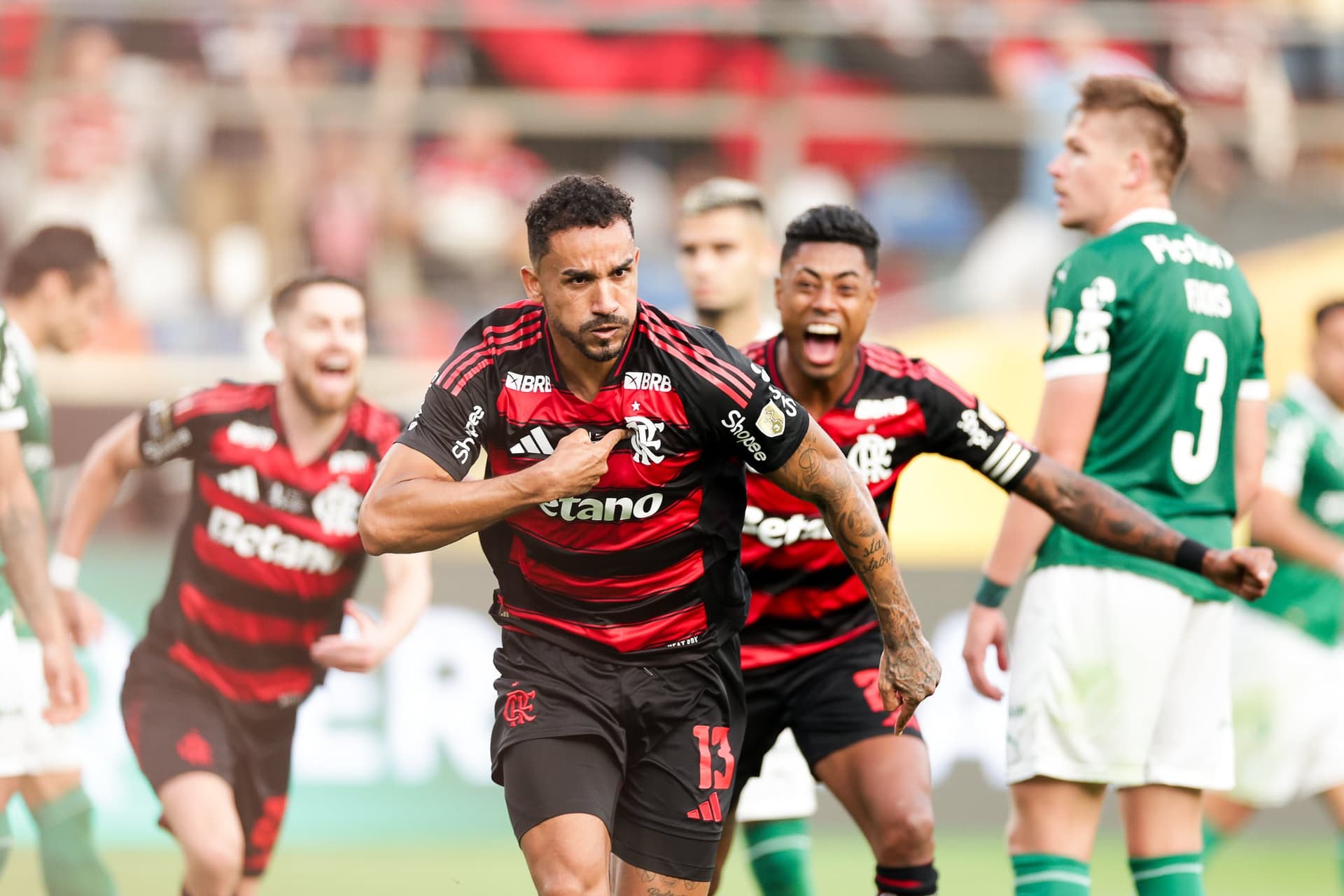 Flamengo vence o Palmeiras e se torna o primeiro brasileiro tetracampeão da Libertadores