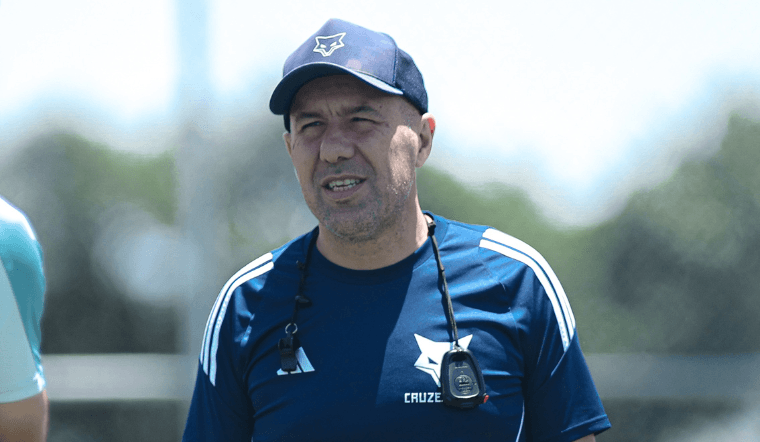 Leonardo Jardim ajusta Cruzeiro para duelo com Ceará sem Lucas Romero