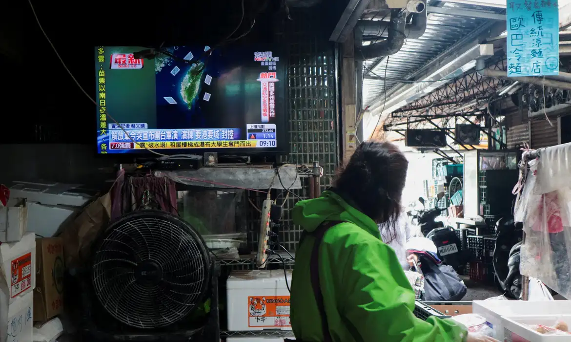 China amplia exercícios militares ao redor de Taiwan e eleva tensão na região