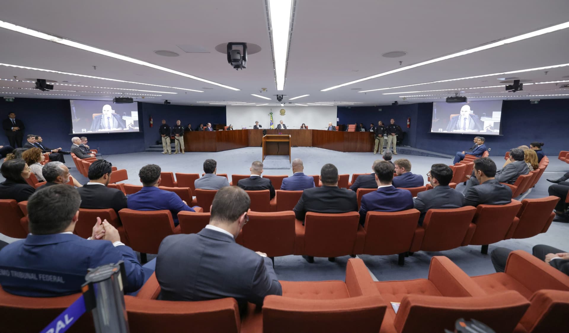 Moraes nega incluir ministro Fux em julgamento do núcleo 2