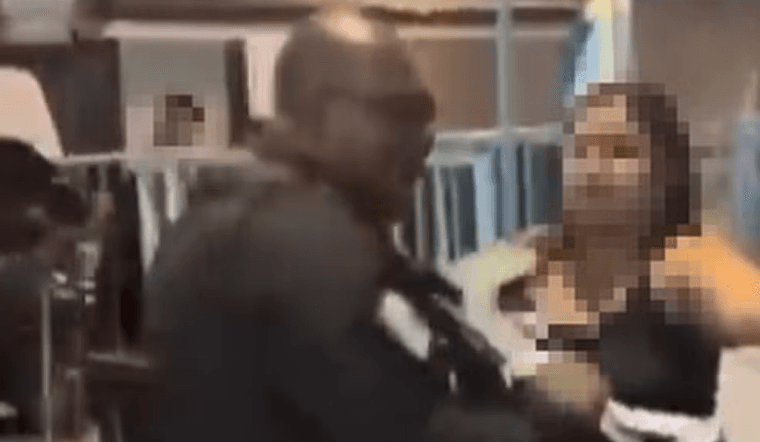 RJ: Policial militar agride idosa com fuzil em Nilópolis