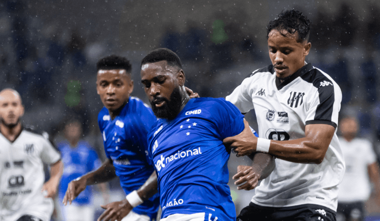 Cruzeiro perde para o Democrata-GV no Mineirão e vê tabu de 30 anos ser quebrado