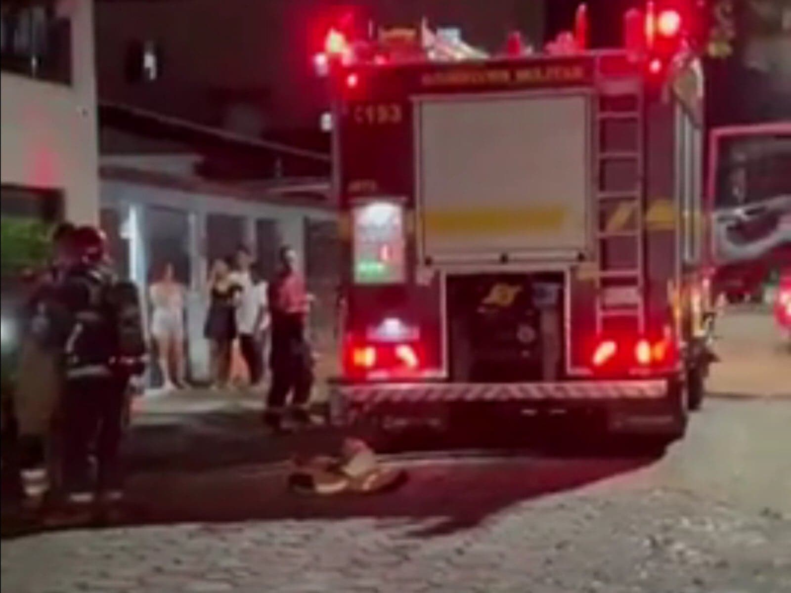 Incêndio atinge casa em Governador Valadares após celular superaquecer durante carregamento