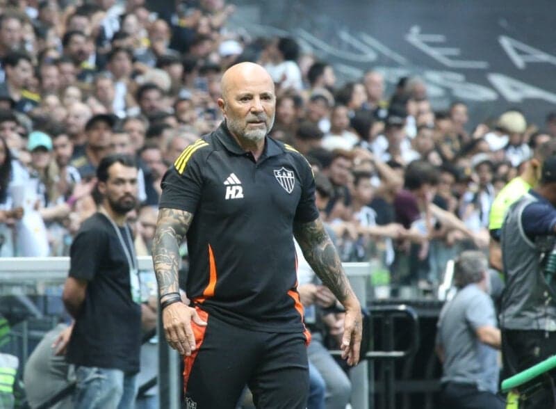 Sampaoli escala time titular do Atlético contra Tombense