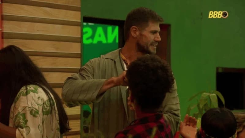 BBB 26: Festa do líder Jonas tem provocações, bronca da produção e pedido de beijo