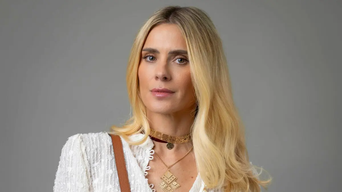 Carolina Dieckmann recebe comentários sobre magreza após publicar fotos