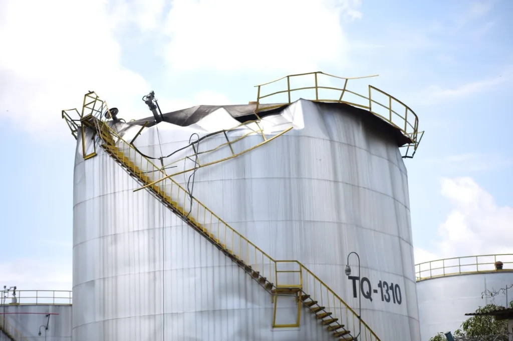 Corpos de funcionários são encontrados após explosão em tanque de combustível em Volta Redonda (RJ)