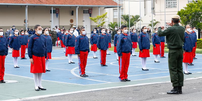 Justiça de SP suspende programa de escolas cívico-militares