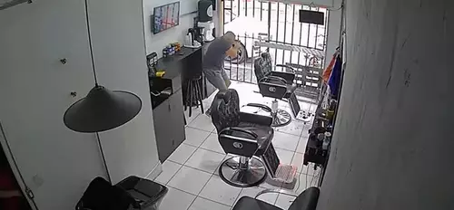 PM de folga reage a assalto e mata suspeito em barbearia de SP