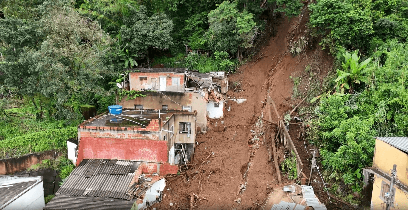 Imagens aéreas mostram rastro de destruição em Juiz de Fora