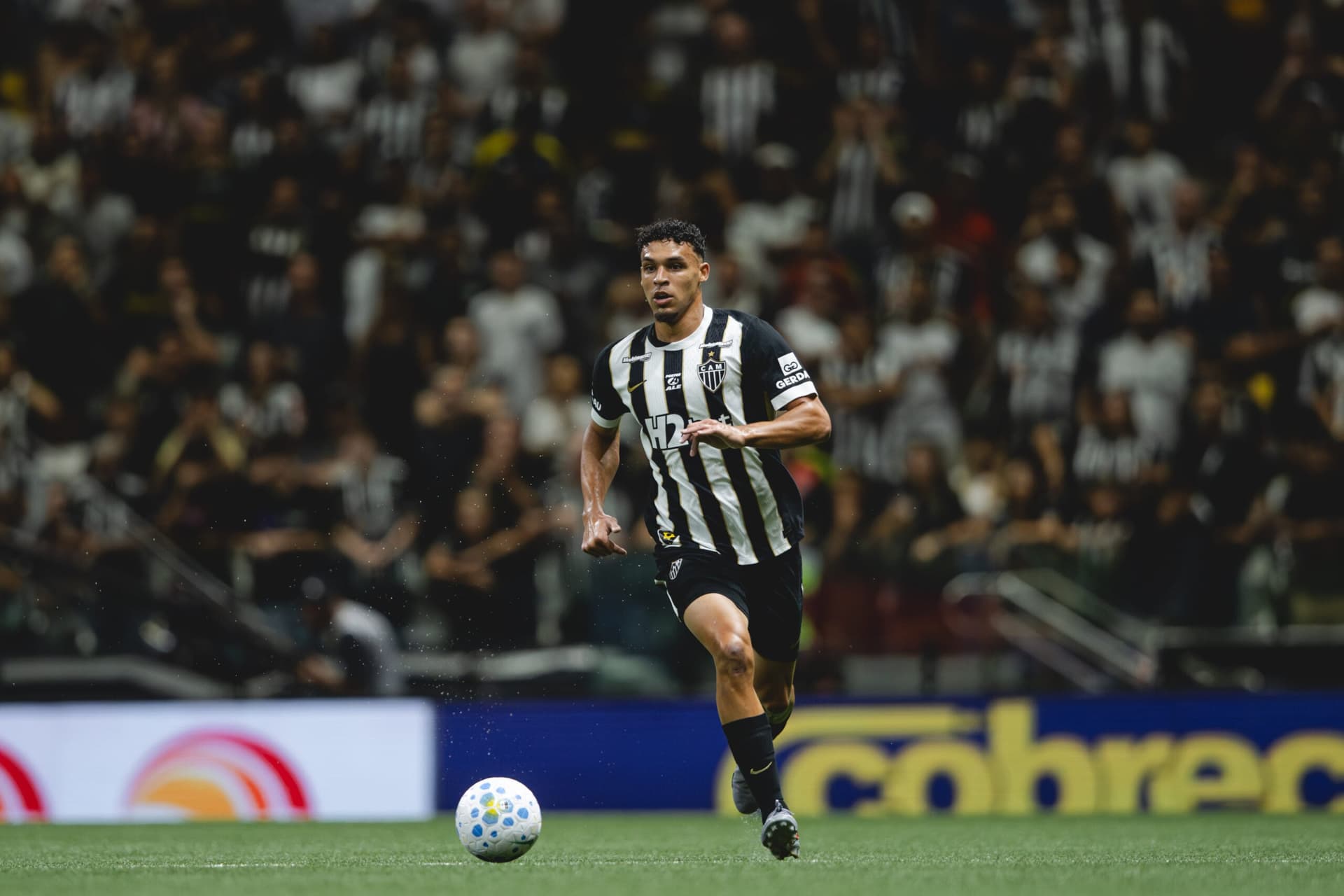 Meio-campista Victor Hugo - Foto: Pedro Souza / Atlético