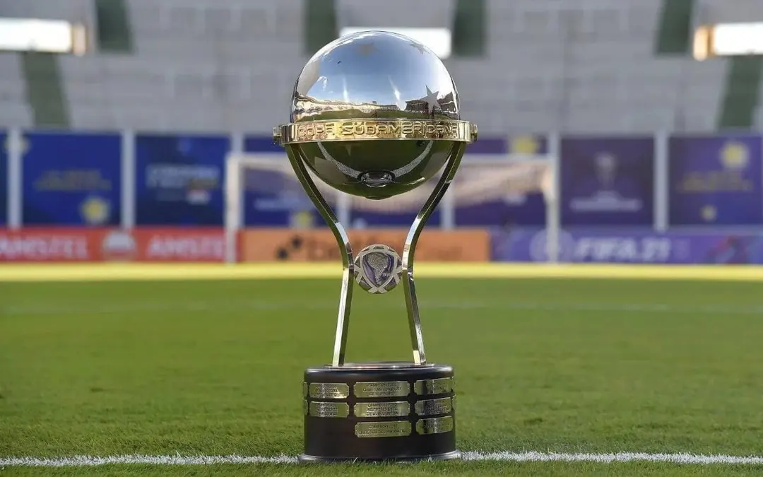 Troféu da Copa Sul-Americana - Foto: Divulgação/Conmebol