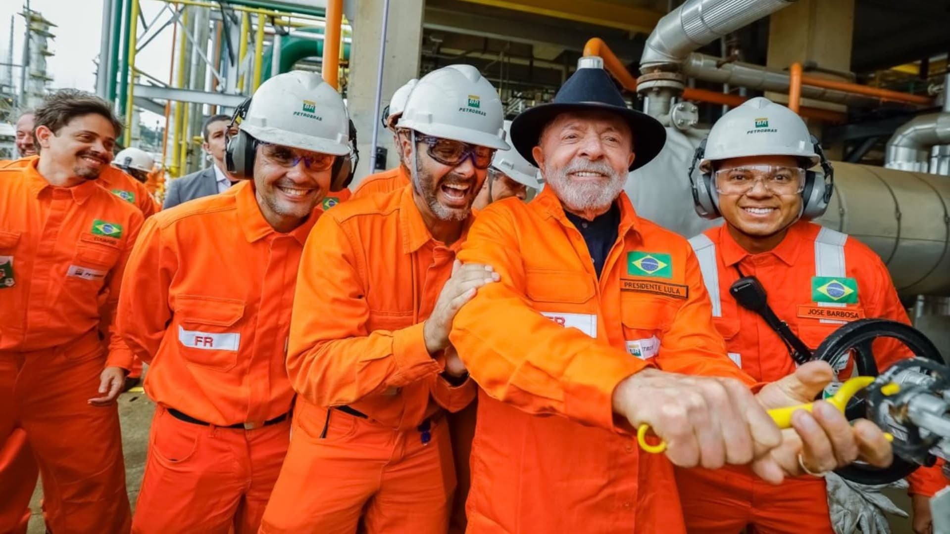 Lula anuncia R$ 9 bilhões em investimentos da Petrobras em Minas