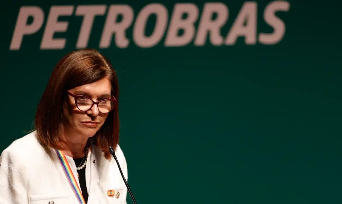Magda Chambriard celebra lucro recorde da Petrobras