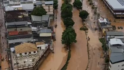 Chuva provoca enchente histórica em Ubá