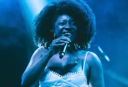 Sambista Adriana Araújo é internada em estado gravíssimo após aneurisma